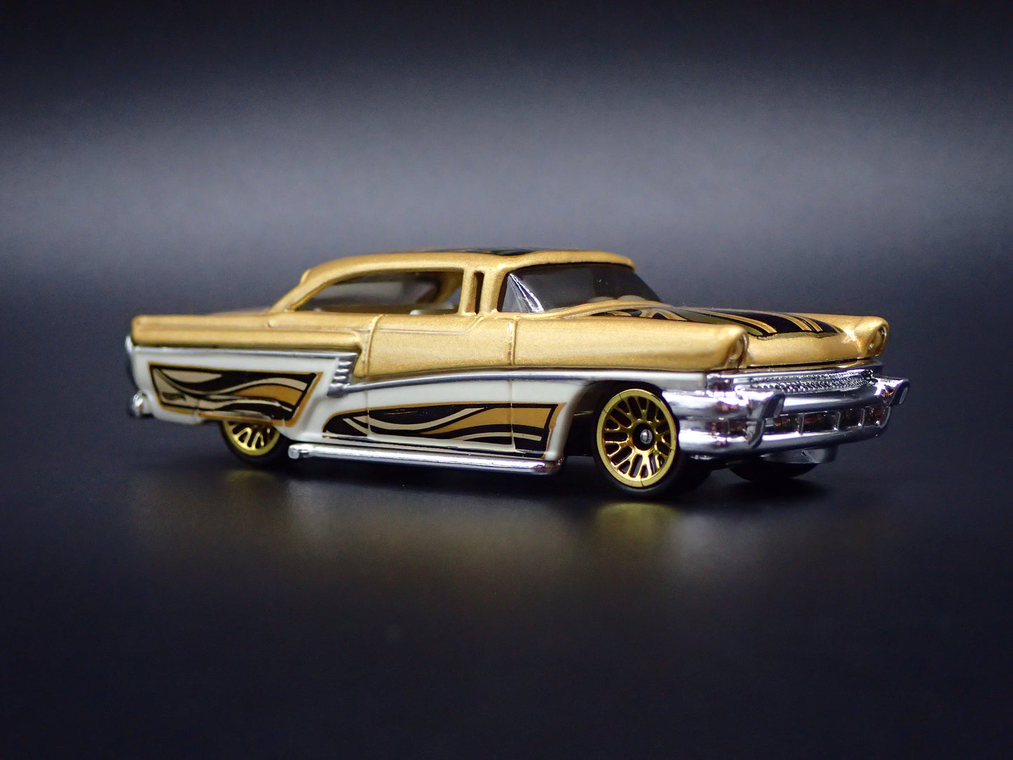 1956 56 MERCURY MONTCLAIR 1:64 SCALE COLLECTIBLE DIORAMA DIECAST MODEL CAR