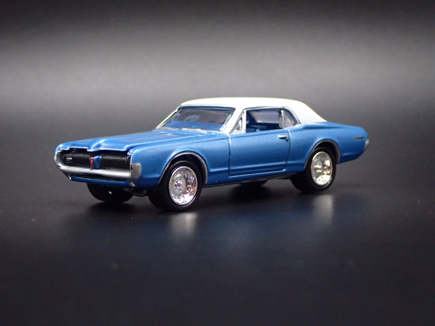 1967 67 MERC MERCURY COUGAR XR7 1:64 SCALE COLLECTIBLE DIORAMA DIECAST MODEL CAR