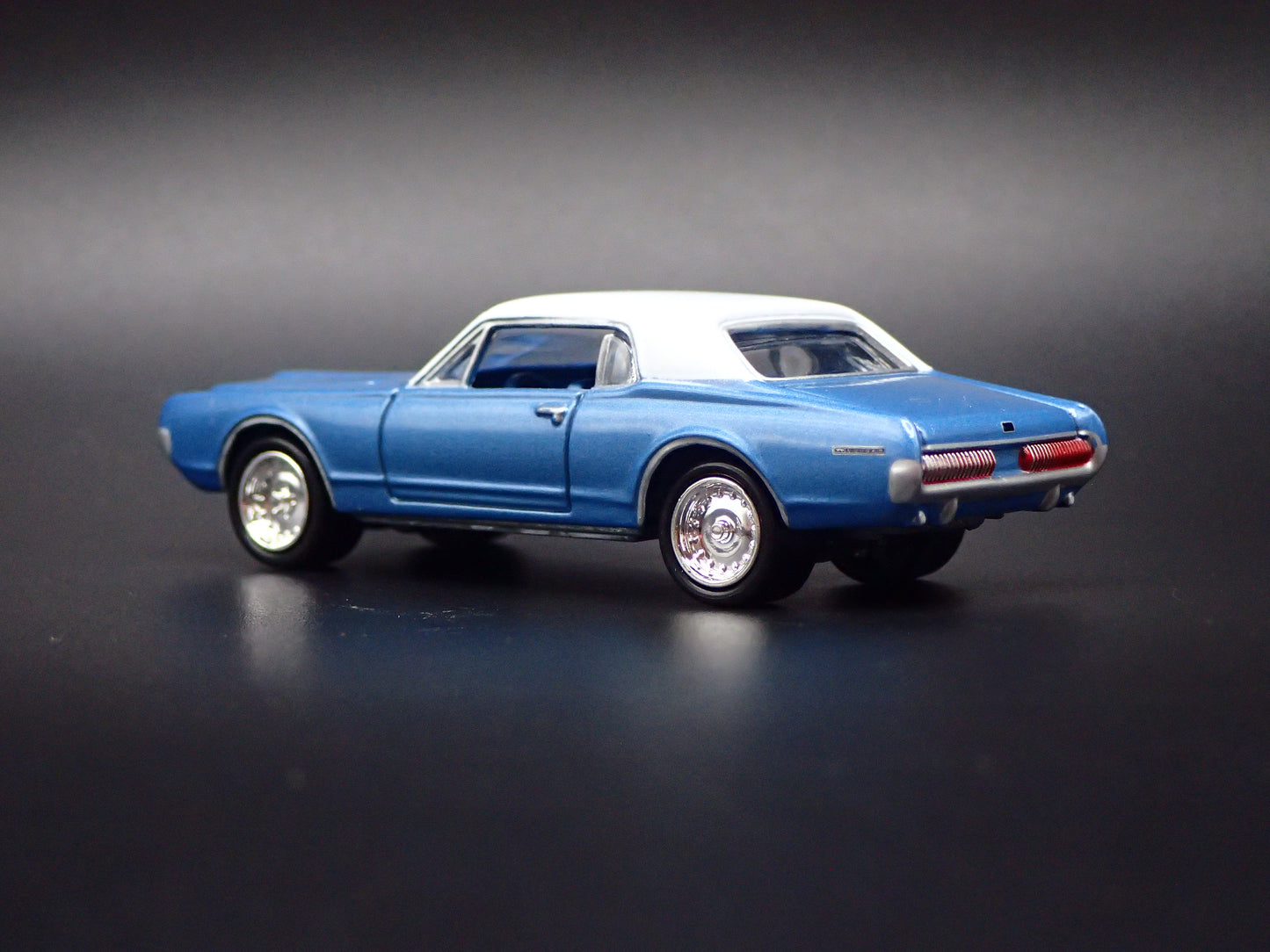 1967 67 MERC MERCURY COUGAR XR7 1:64 SCALE COLLECTIBLE DIORAMA DIECAST MODEL CAR