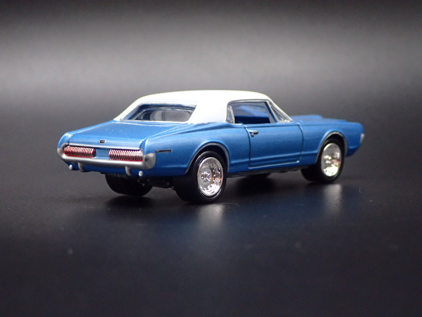 1967 67 MERC MERCURY COUGAR XR7 1:64 SCALE COLLECTIBLE DIORAMA DIECAST MODEL CAR