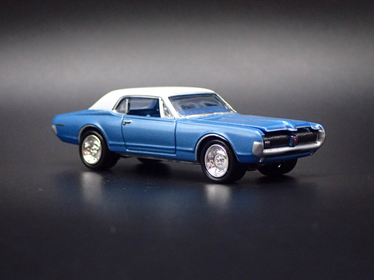 1967 67 MERC MERCURY COUGAR XR7 1:64 SCALE COLLECTIBLE DIORAMA DIECAST MODEL CAR