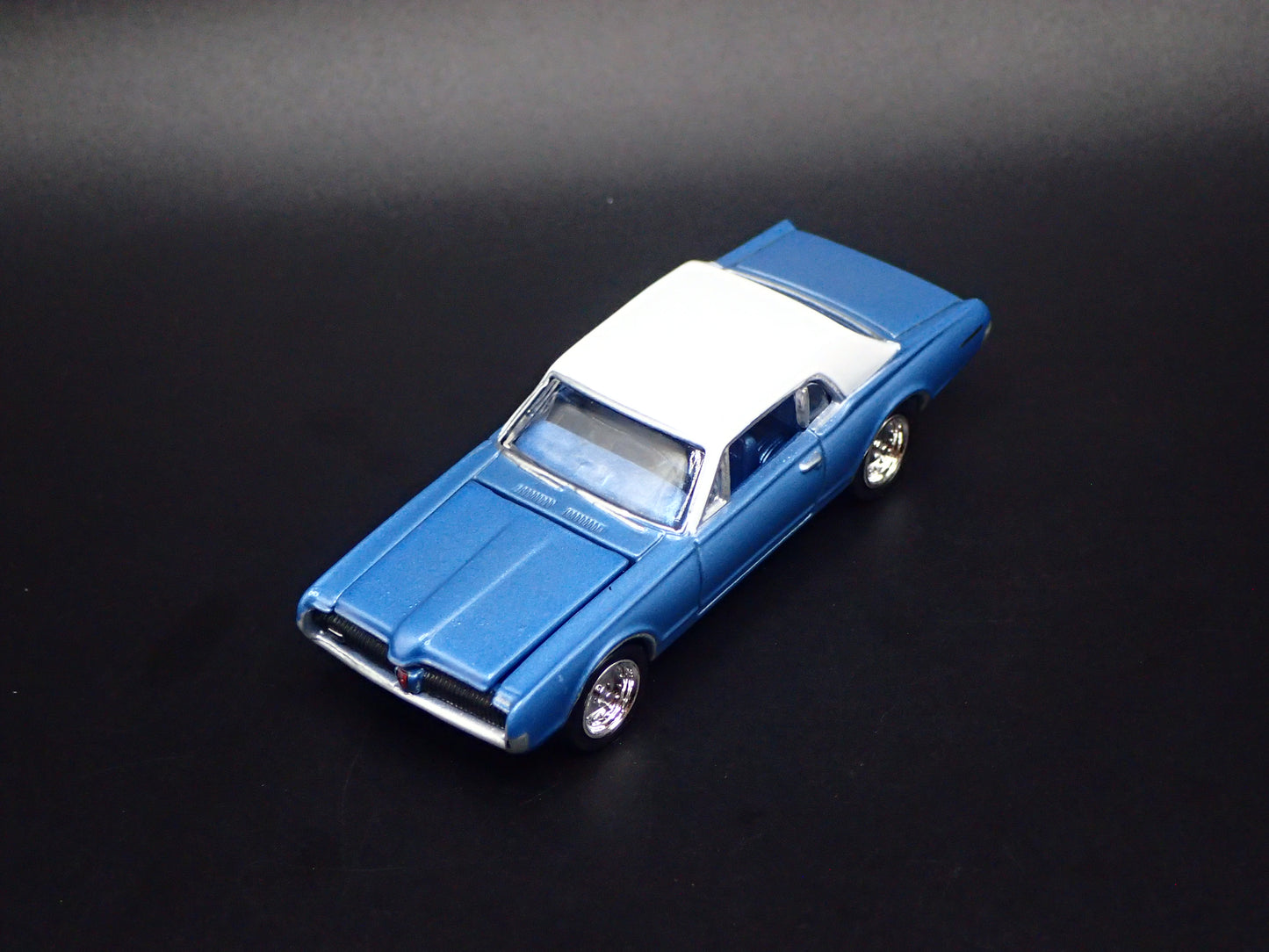 1967 67 MERC MERCURY COUGAR XR7 1:64 SCALE COLLECTIBLE DIORAMA DIECAST MODEL CAR