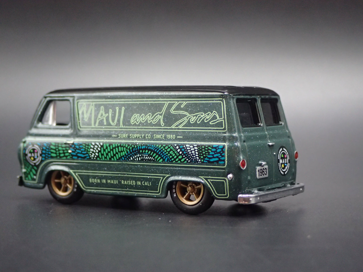 1963 63 FORD ECONOLINE DELIVERY VAN MAUI & SONS GREEN 1:64 DIECAST MODEL CAR