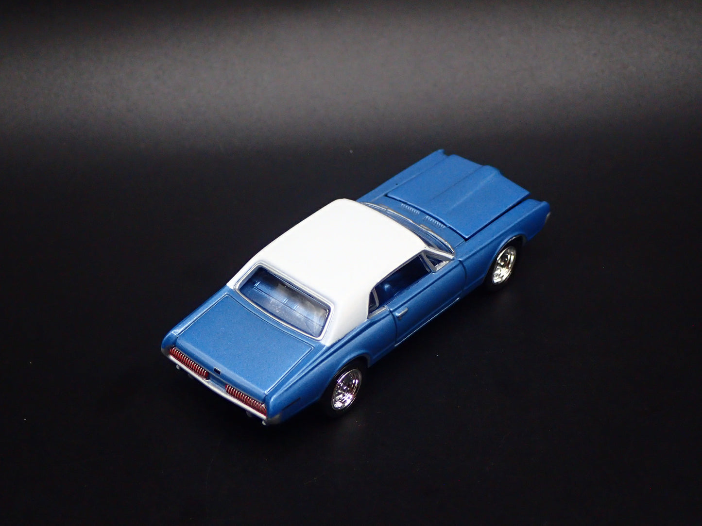 1967 67 MERC MERCURY COUGAR XR7 1:64 SCALE COLLECTIBLE DIORAMA DIECAST MODEL CAR