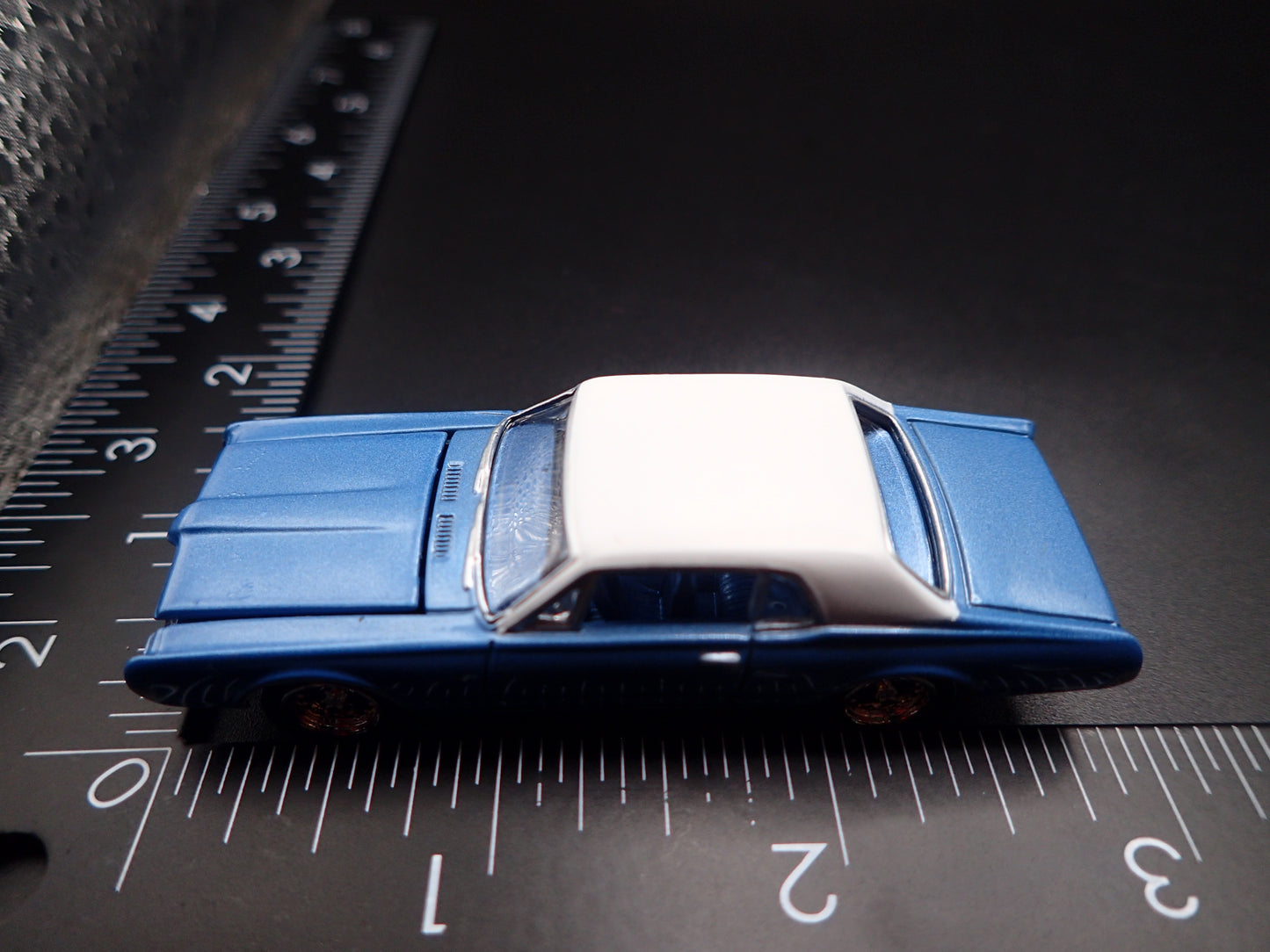 1967 67 MERC MERCURY COUGAR XR7 1:64 SCALE COLLECTIBLE DIORAMA DIECAST MODEL CAR