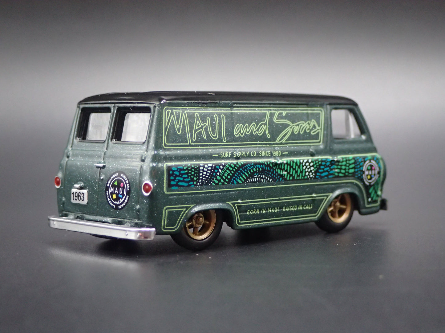 1963 63 FORD ECONOLINE DELIVERY VAN MAUI & SONS GREEN 1:64 DIECAST MODEL CAR