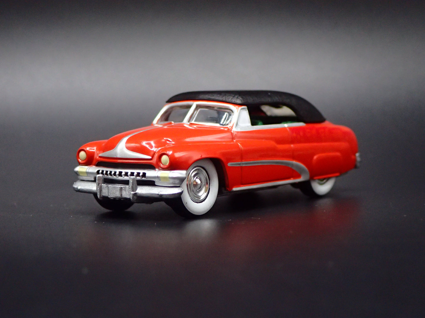 1951 51 MERC MERCURY CONVERTIBLE ORANGE 1:64 SCALE DIORAMA DIECAST MODEL CAR
