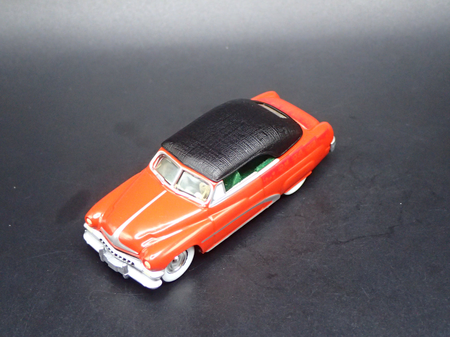 1951 51 MERC MERCURY CONVERTIBLE ORANGE 1:64 SCALE DIORAMA DIECAST MODEL CAR
