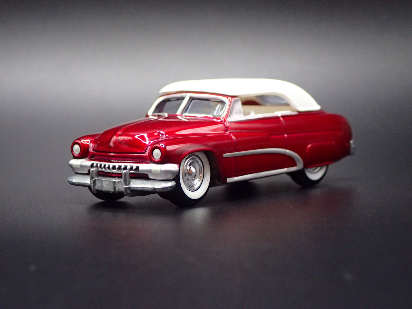 1951 51 MERC MERCURY CONVERTIBLE RED RARE 1:64 SCALE DIORAMA DIECAST MODEL CAR
