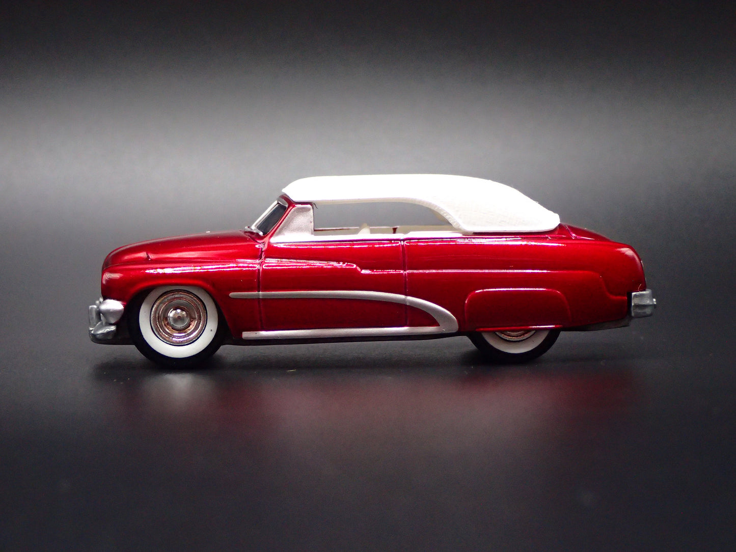 1951 51 MERC MERCURY CONVERTIBLE RED RARE 1:64 SCALE DIORAMA DIECAST MODEL CAR