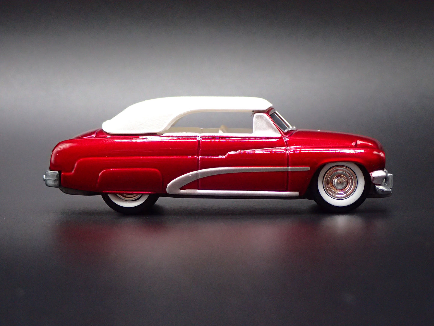1951 51 MERC MERCURY CONVERTIBLE RED RARE 1:64 SCALE DIORAMA DIECAST MODEL CAR