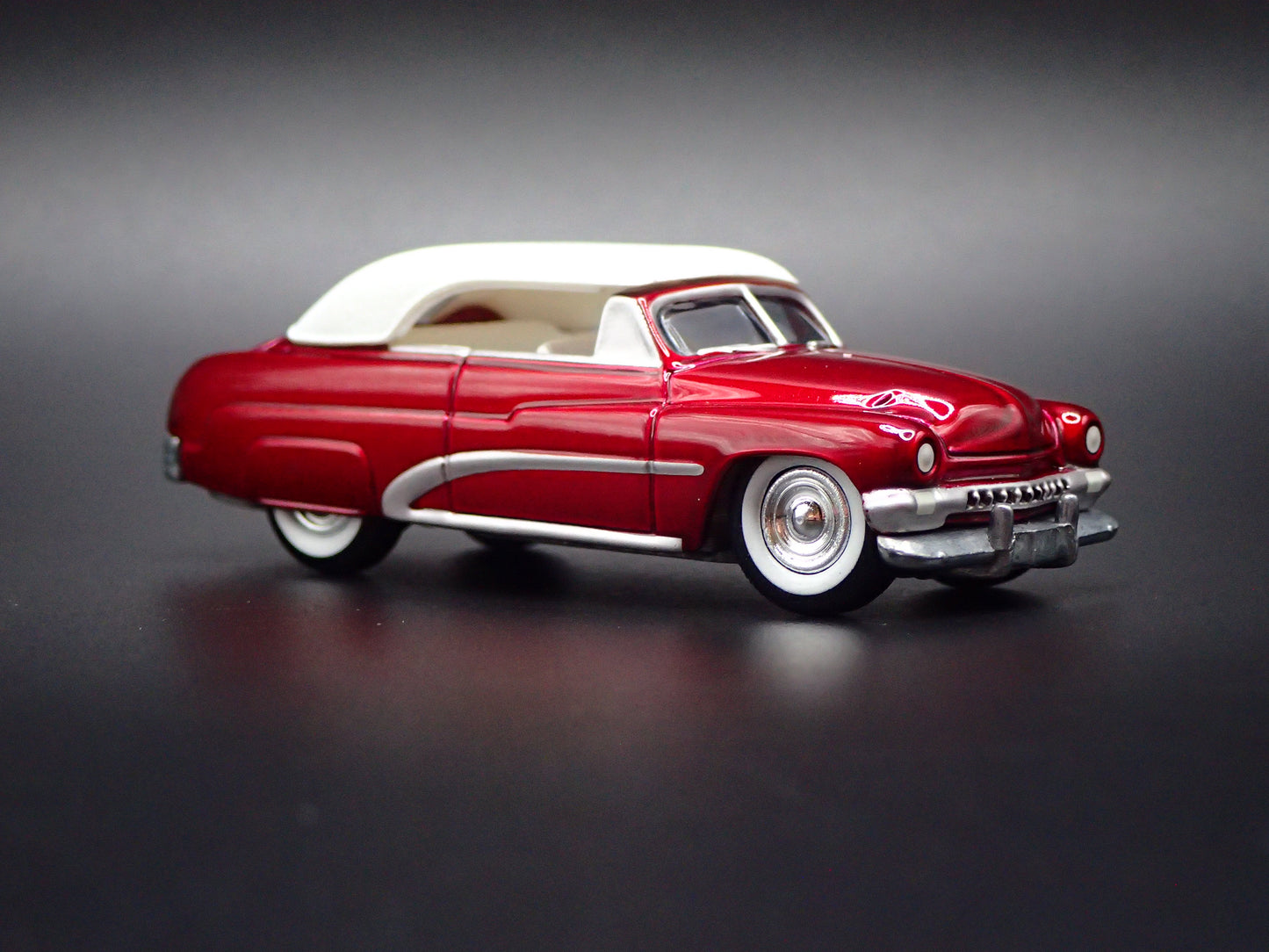 1951 51 MERC MERCURY CONVERTIBLE RED RARE 1:64 SCALE DIORAMA DIECAST MODEL CAR