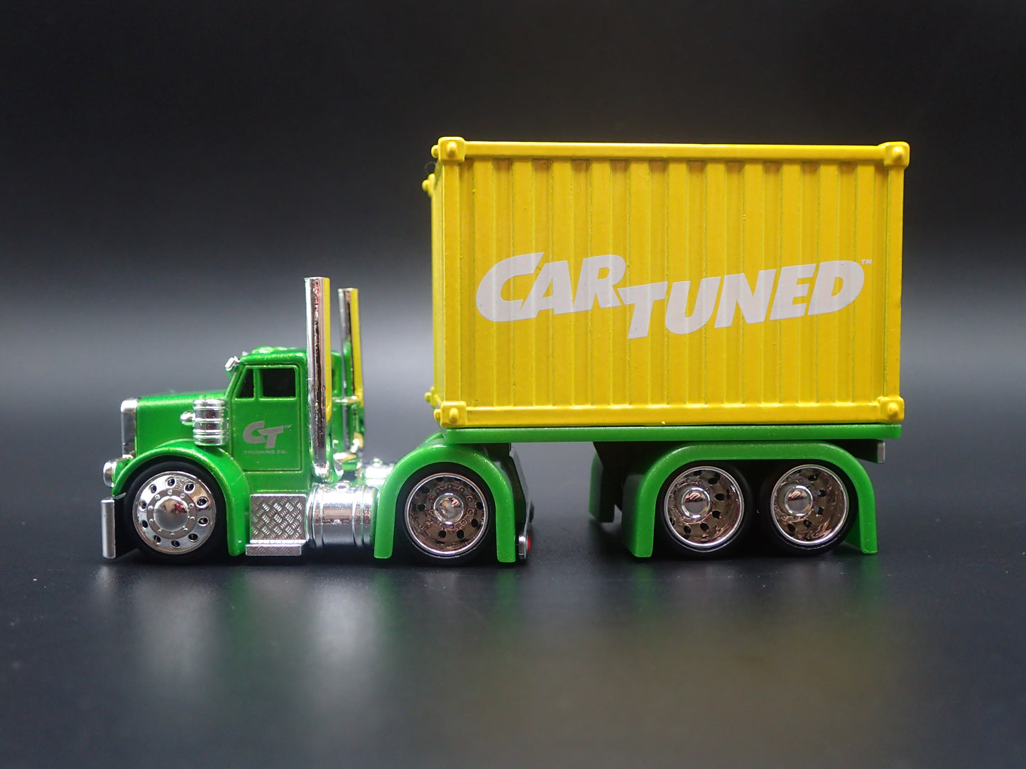 CAR TUNED SNEAKY PETE CONTAINER RIG 1:64 SCALE DIORAMA DIECAST MODEL CAR