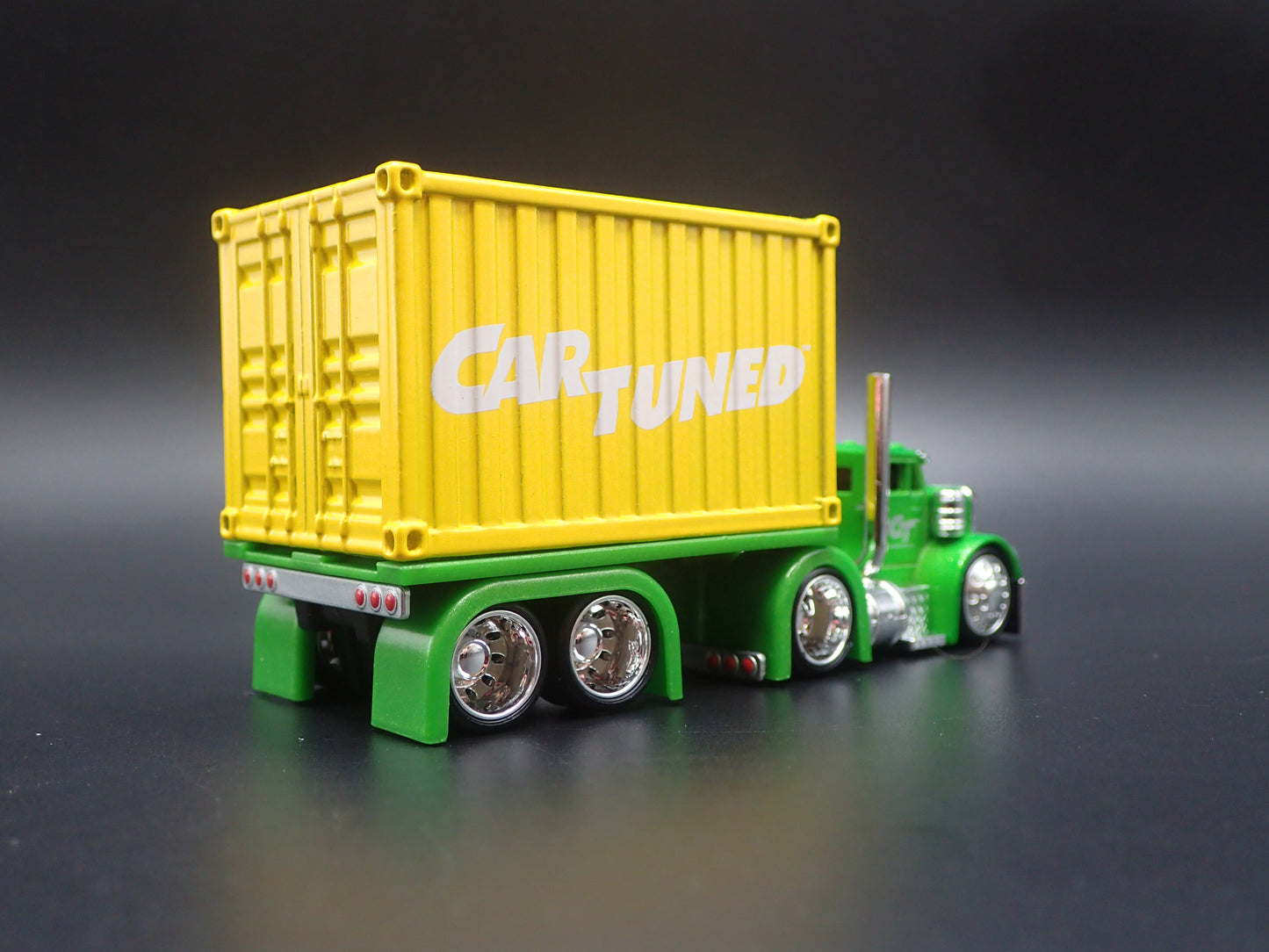 CAR TUNED SNEAKY PETE CONTAINER RIG 1:64 SCALE DIORAMA DIECAST MODEL CAR
