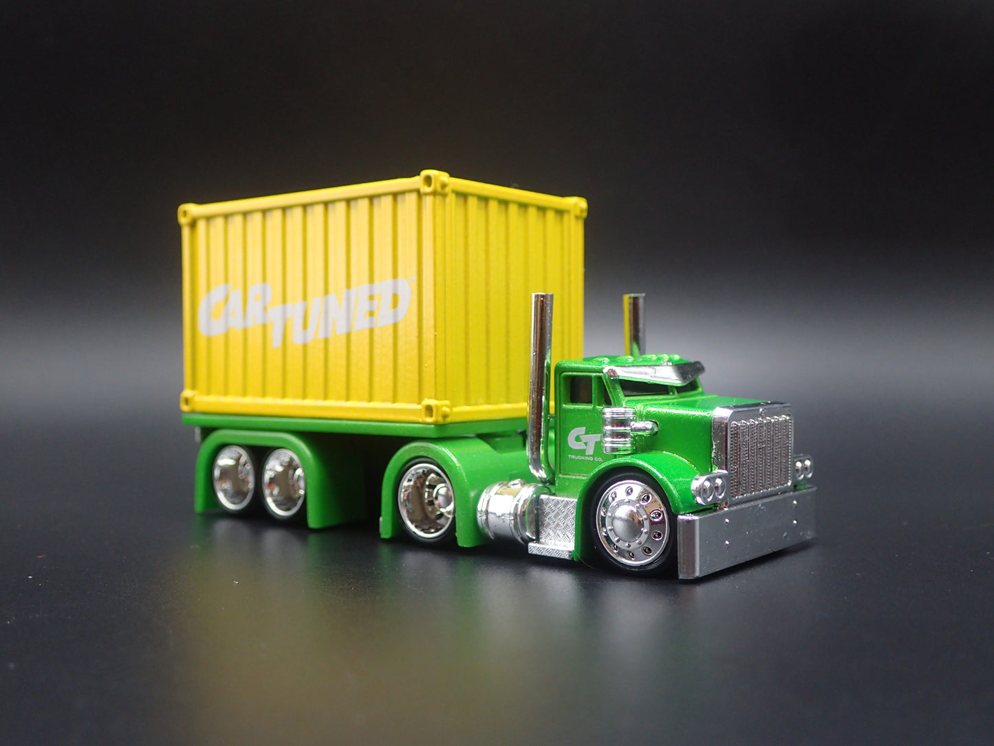 CAR TUNED SNEAKY PETE CONTAINER RIG 1:64 SCALE DIORAMA DIECAST MODEL CAR