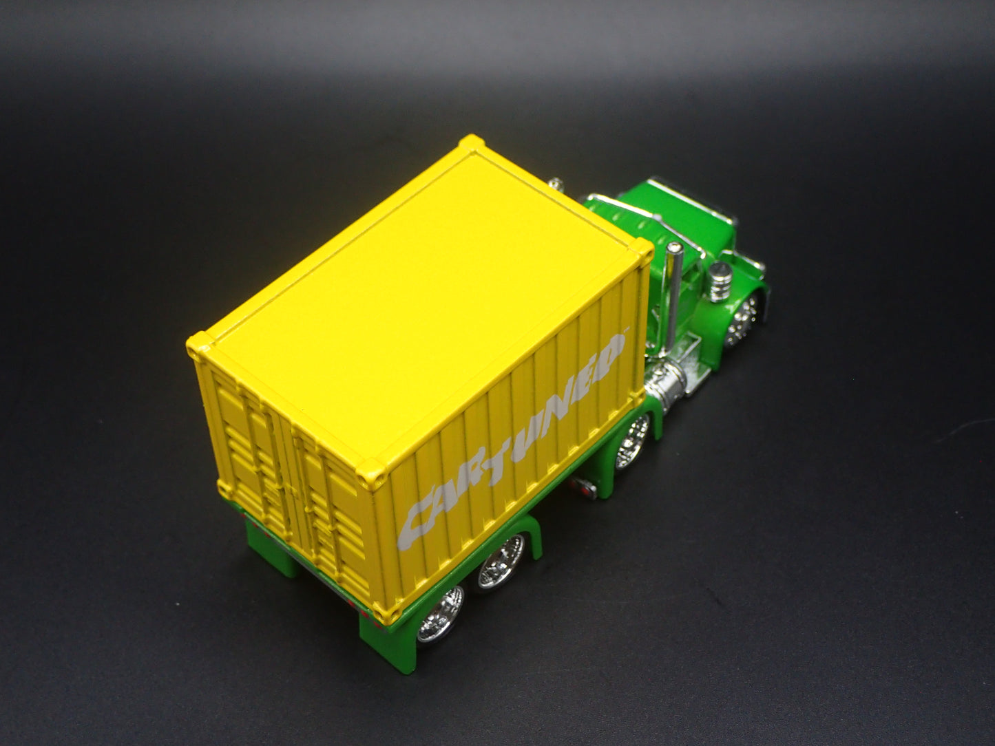 CAR TUNED SNEAKY PETE CONTAINER RIG 1:64 SCALE DIORAMA DIECAST MODEL CAR