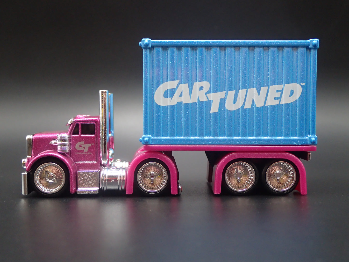 CAR TUNED SNEAKY PETE CONTAINER RIG 1:64 SCALE DIORAMA DIECAST MODEL CAR