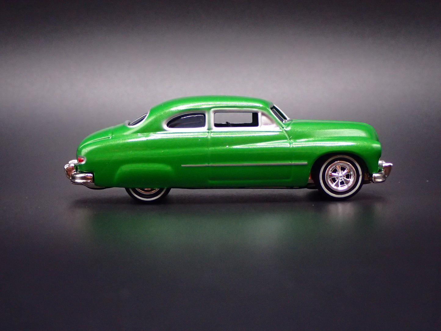 1949 49 MERCURY MERC COUPE GREEN 1:64 SCALE DIORAMA DIECAST MODEL CAR