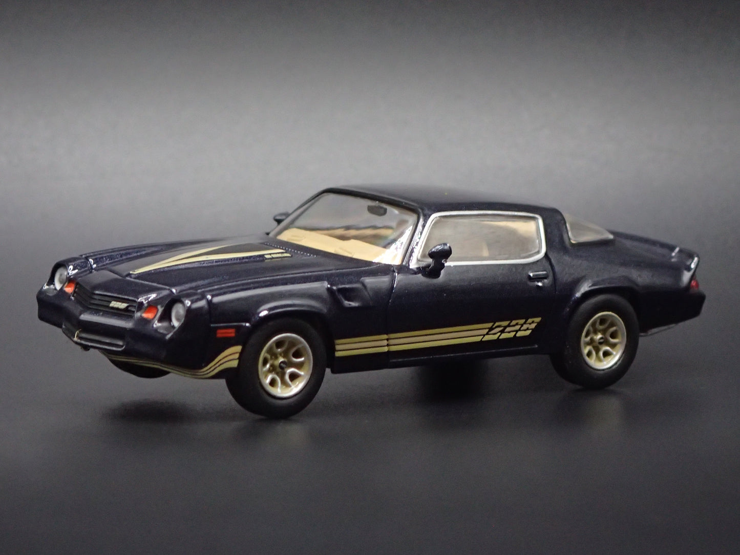 1981 81 CHEVY CHEVROLET CAMARO Z28 BLUE 1:64 SCALE DIORAMA DIECAST MODEL CAR
