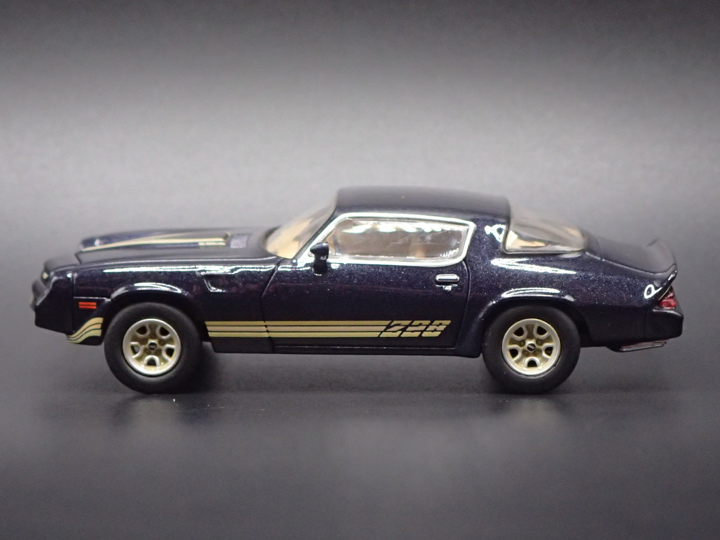 1981 81 CHEVY CHEVROLET CAMARO Z28 BLUE 1:64 SCALE DIORAMA DIECAST MODEL CAR