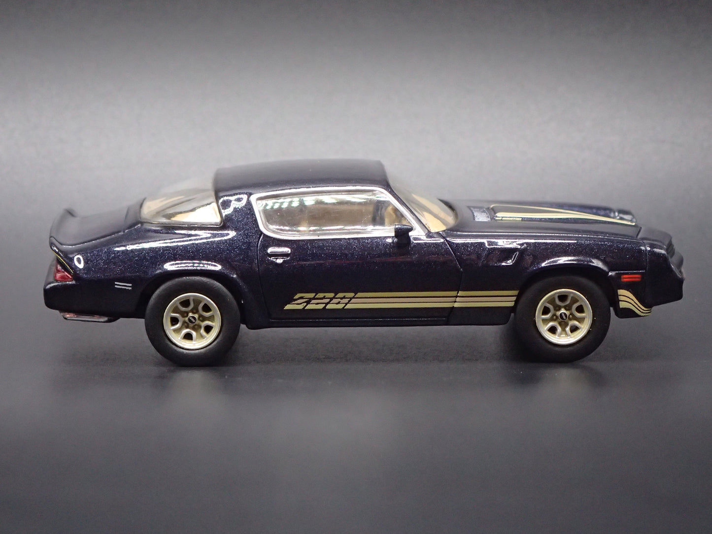 1981 81 CHEVY CHEVROLET CAMARO Z28 BLUE 1:64 SCALE DIORAMA DIECAST MODEL CAR