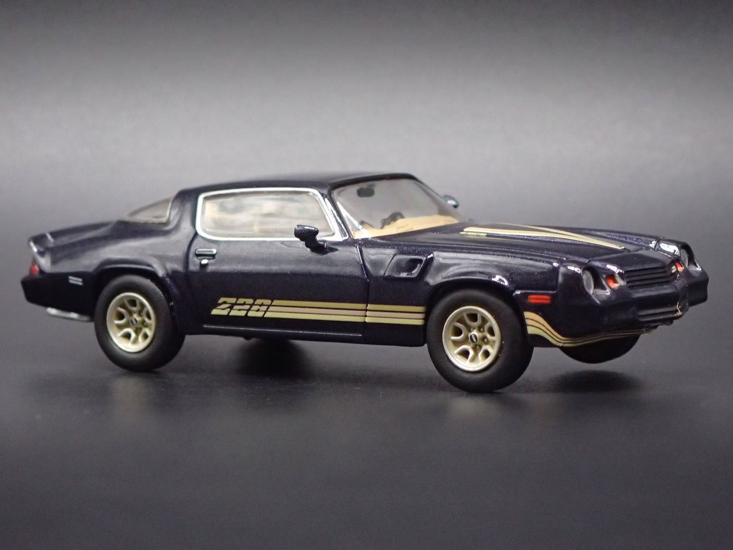 1981 81 CHEVY CHEVROLET CAMARO Z28 BLUE 1:64 SCALE DIORAMA DIECAST MODEL CAR