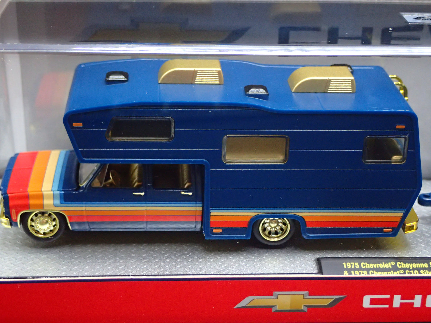 2026 AUTO HAULERS 1975 CHEVY CAMPER 1978 C10 TRUCK M2 MACHINES GOLD CHASE R100