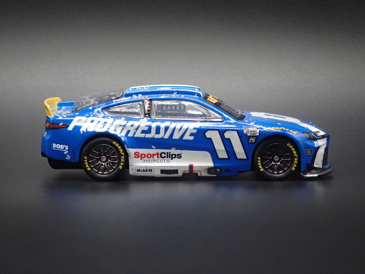 2025 25 TOYOTA CAMRY 11 DENNY HAMLIN PROGRESSIVE NASCAR 1:64 DIECAST MODEL CAR