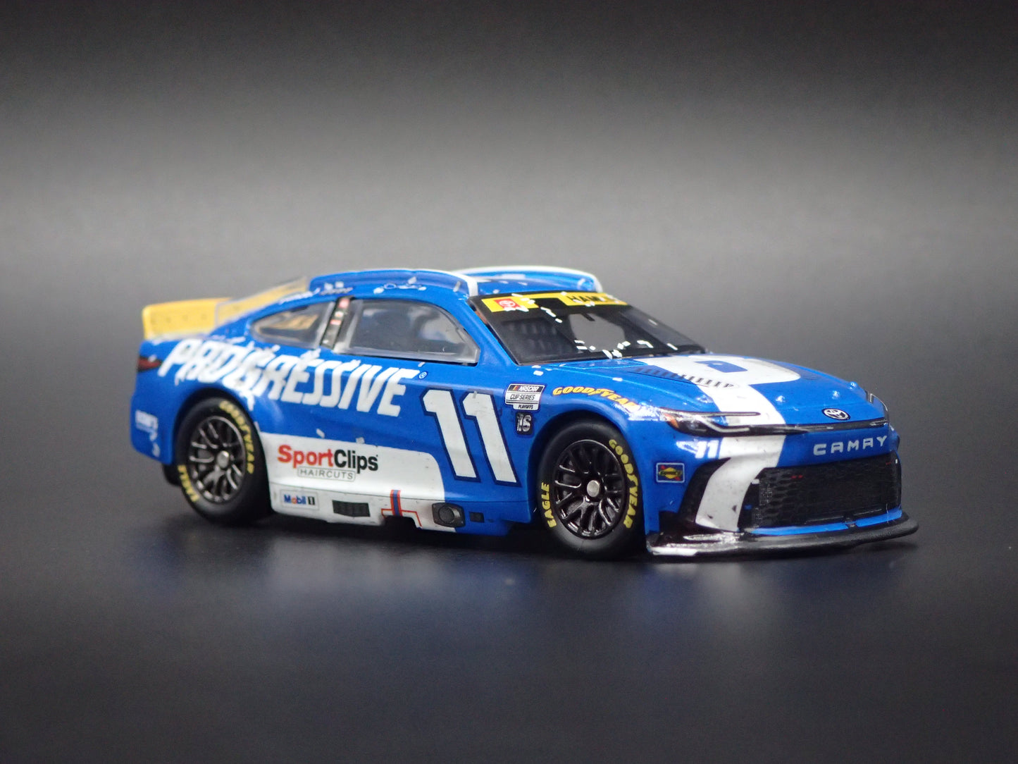 2025 25 TOYOTA CAMRY 11 DENNY HAMLIN PROGRESSIVE NASCAR 1:64 DIECAST MODEL CAR
