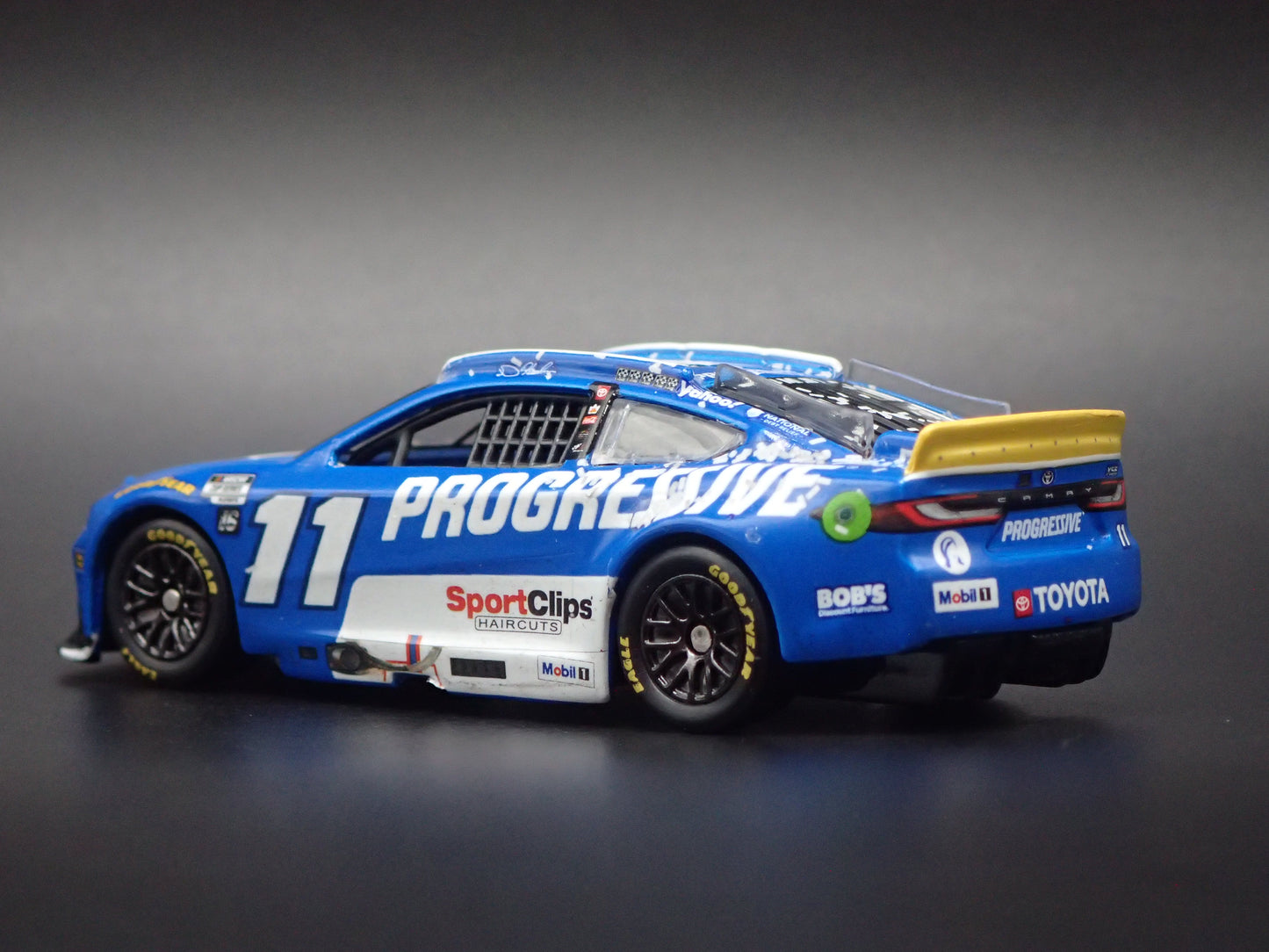2025 25 TOYOTA CAMRY 11 DENNY HAMLIN PROGRESSIVE NASCAR 1:64 DIECAST MODEL CAR