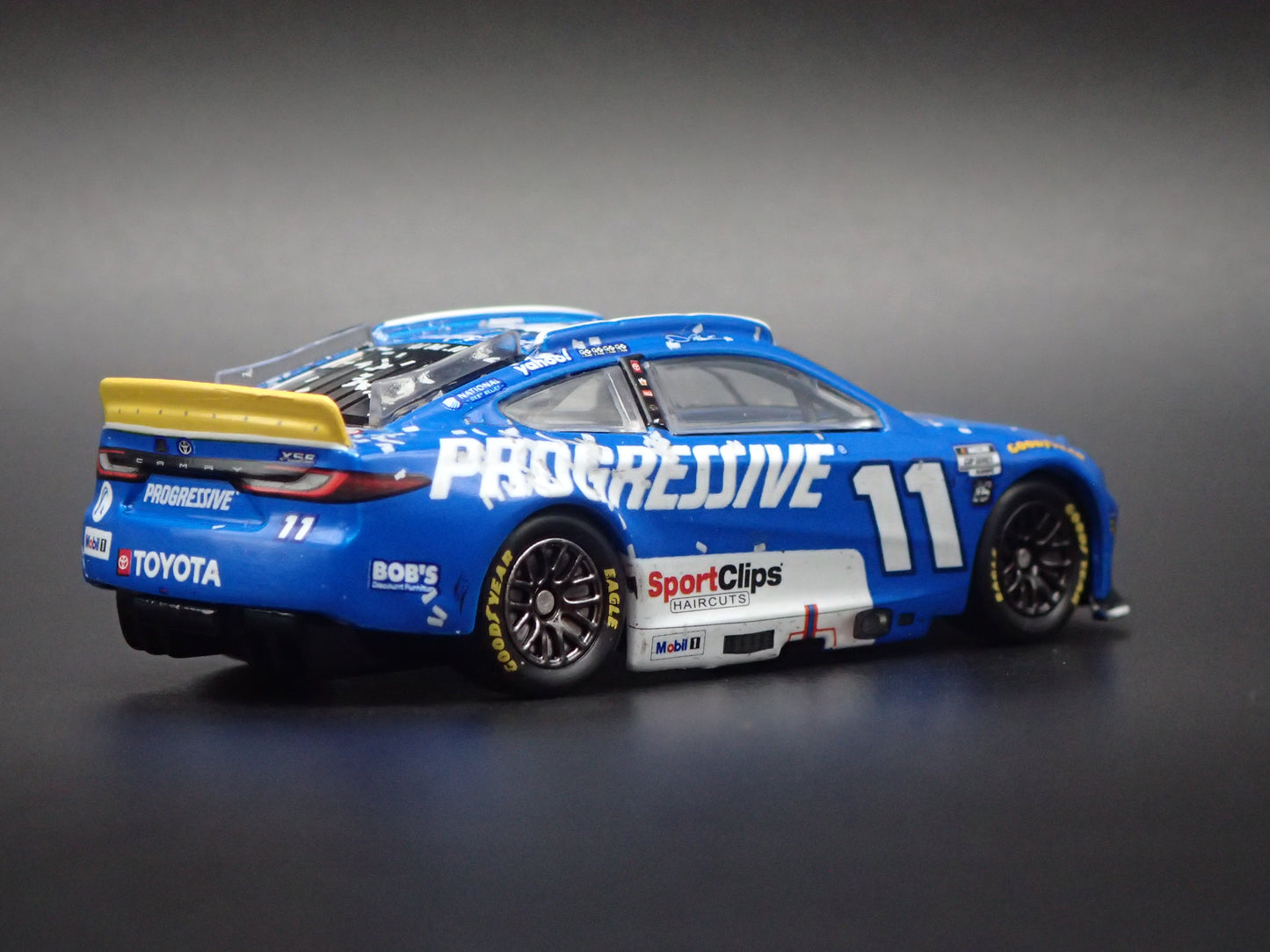 2025 25 TOYOTA CAMRY 11 DENNY HAMLIN PROGRESSIVE NASCAR 1:64 DIECAST MODEL CAR