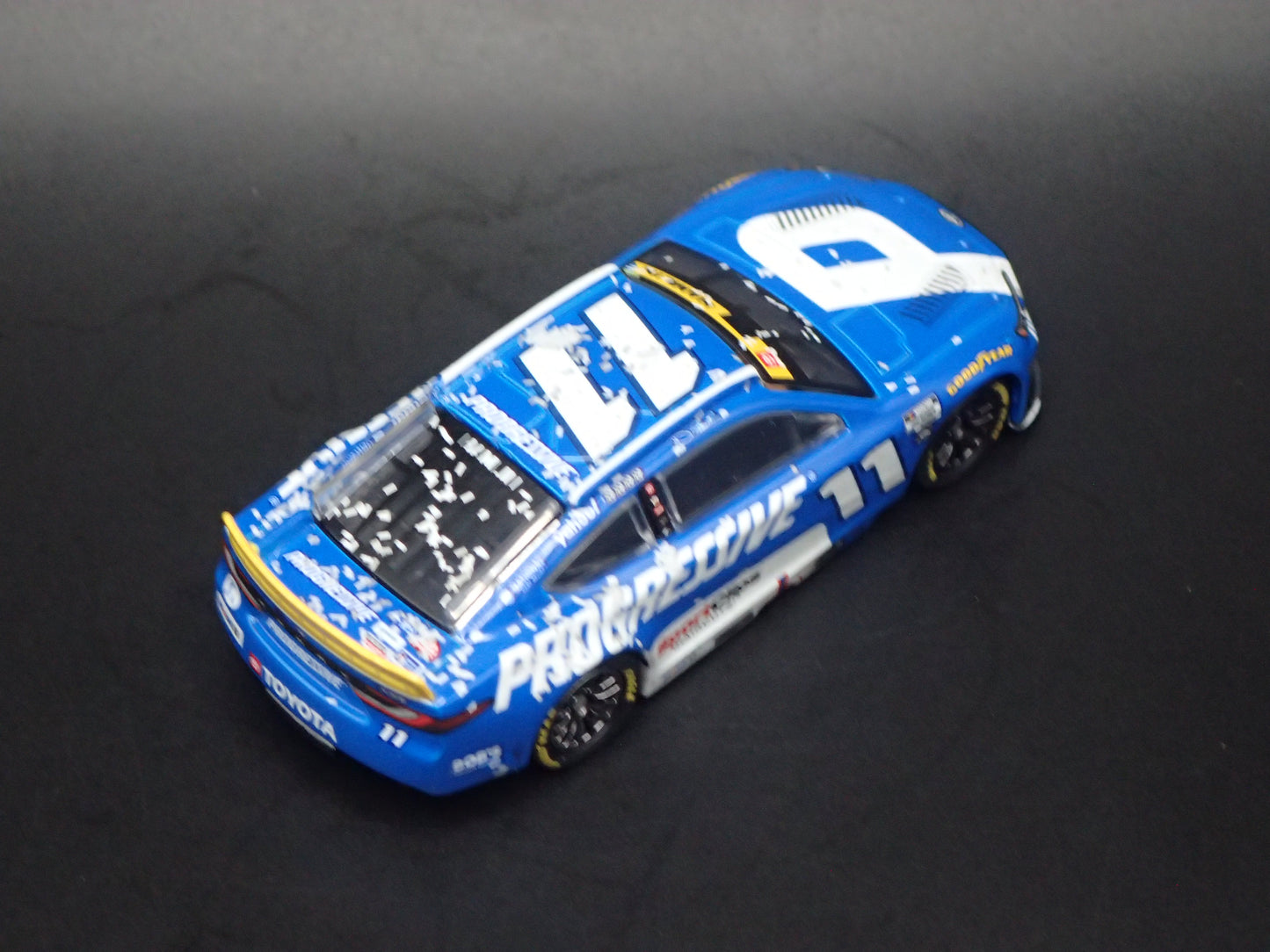 2025 25 TOYOTA CAMRY 11 DENNY HAMLIN PROGRESSIVE NASCAR 1:64 DIECAST MODEL CAR