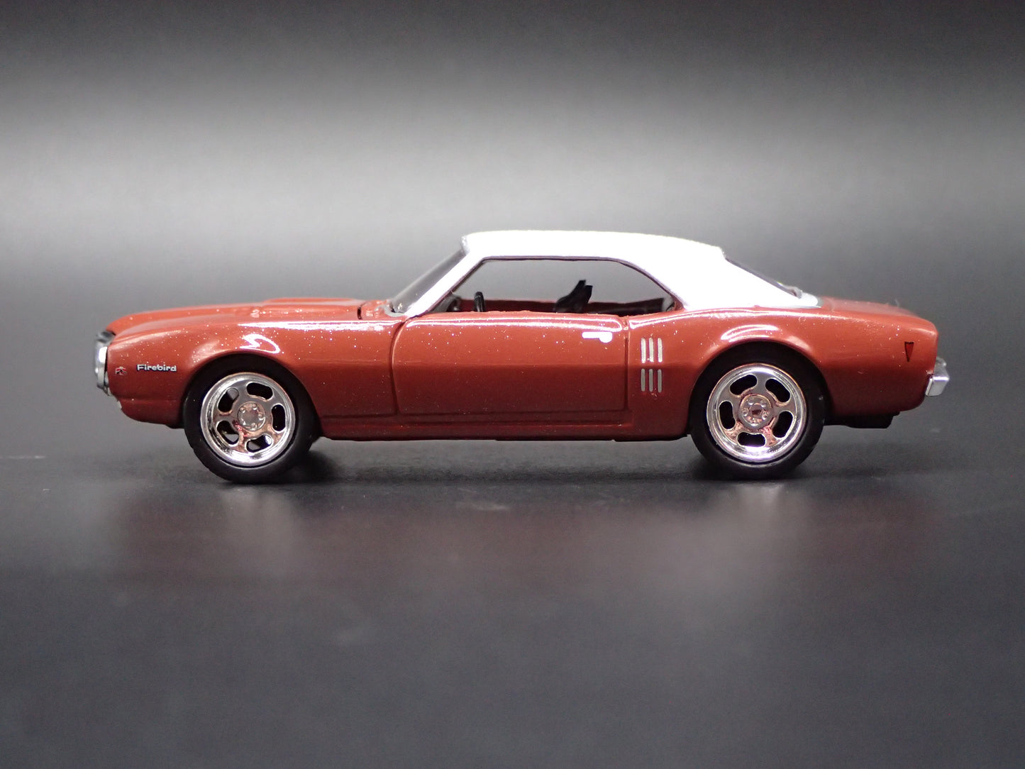 1968 68 PONTIAC FIREBIRD 400 HO 1/64 SCALE COLLECTIBLE DIORAMA DIECAST MODEL CAR