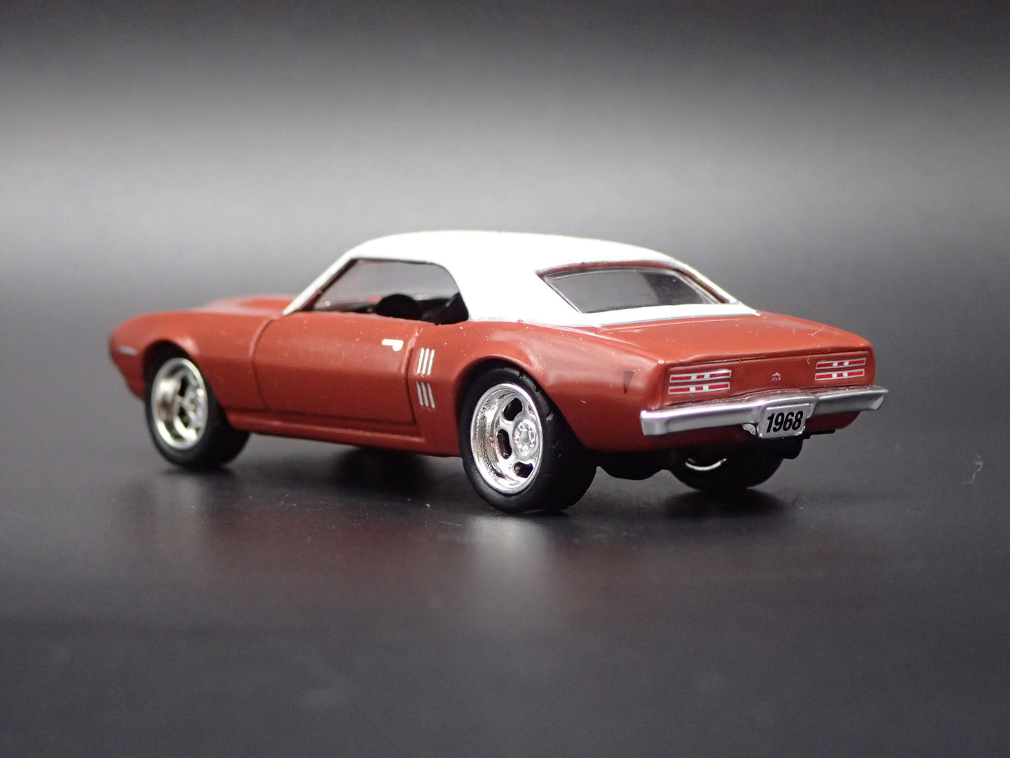 1968 68 PONTIAC FIREBIRD 400 HO 1/64 SCALE COLLECTIBLE DIORAMA DIECAST MODEL CAR