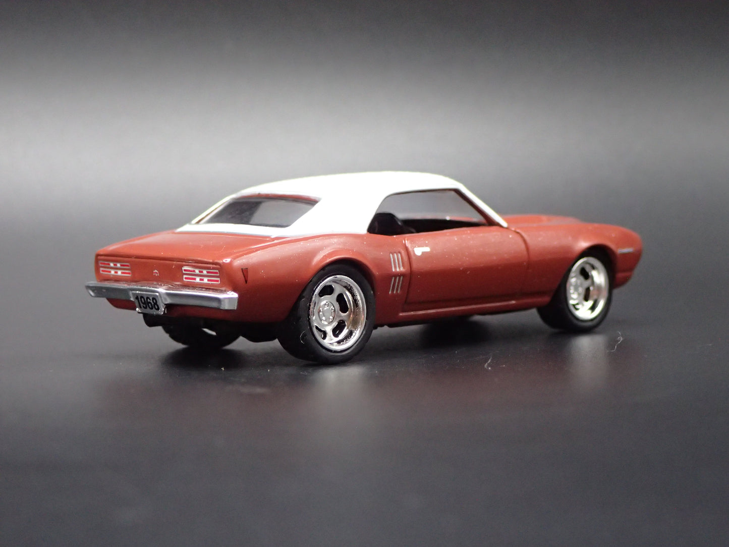 1968 68 PONTIAC FIREBIRD 400 HO 1/64 SCALE COLLECTIBLE DIORAMA DIECAST MODEL CAR