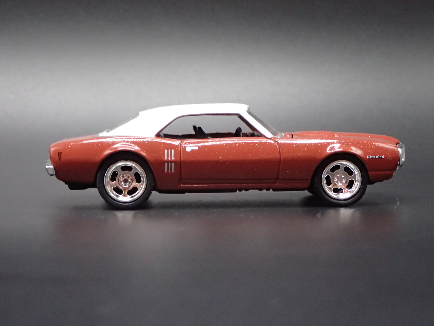 1968 68 PONTIAC FIREBIRD 400 HO 1/64 SCALE COLLECTIBLE DIORAMA DIECAST MODEL CAR