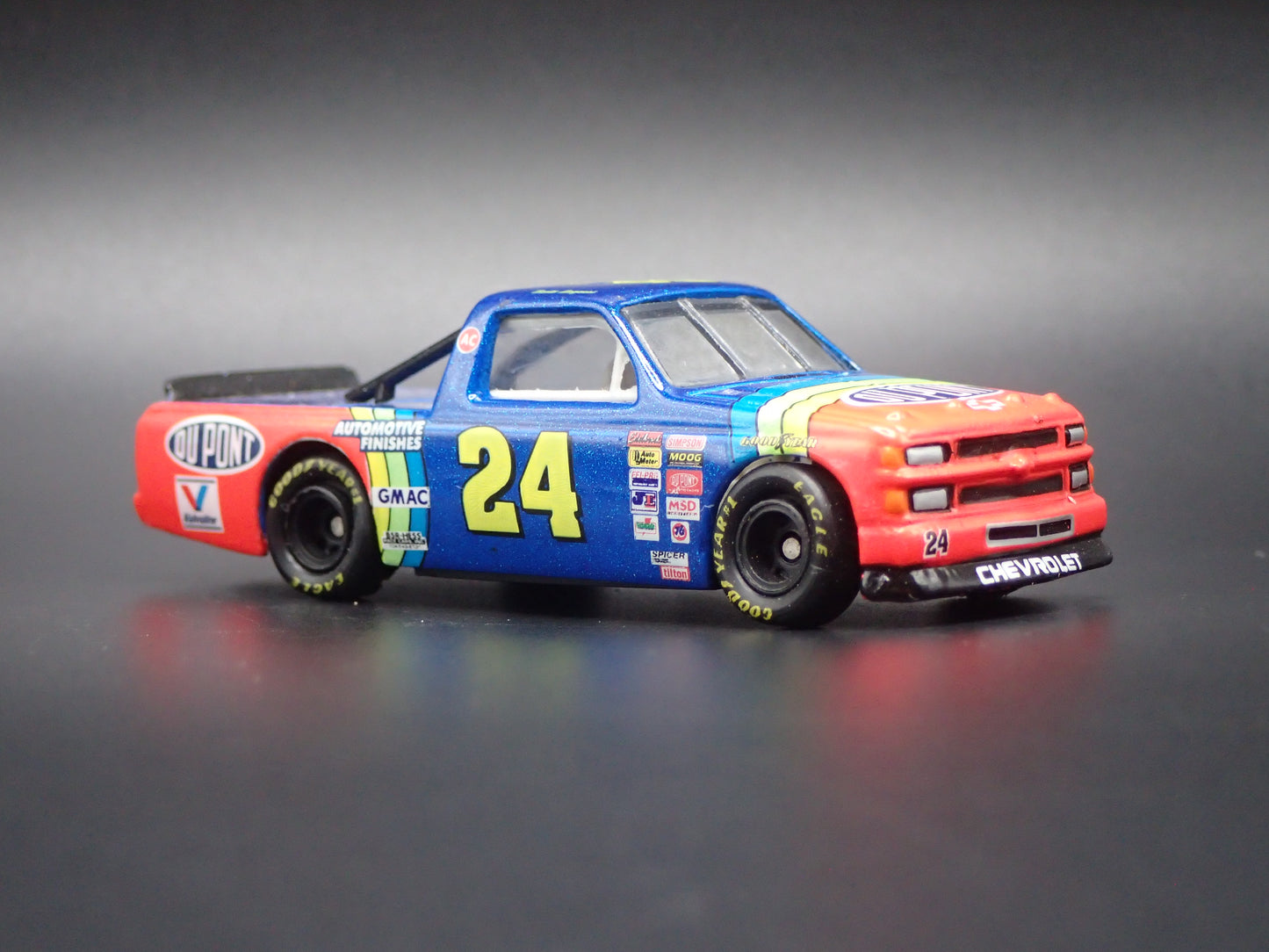 1995 CHEVY SILVERADO #24 SCOTT LAGASSE DUPONT NASCAR TRUCK 1:64 DIECAST CAR