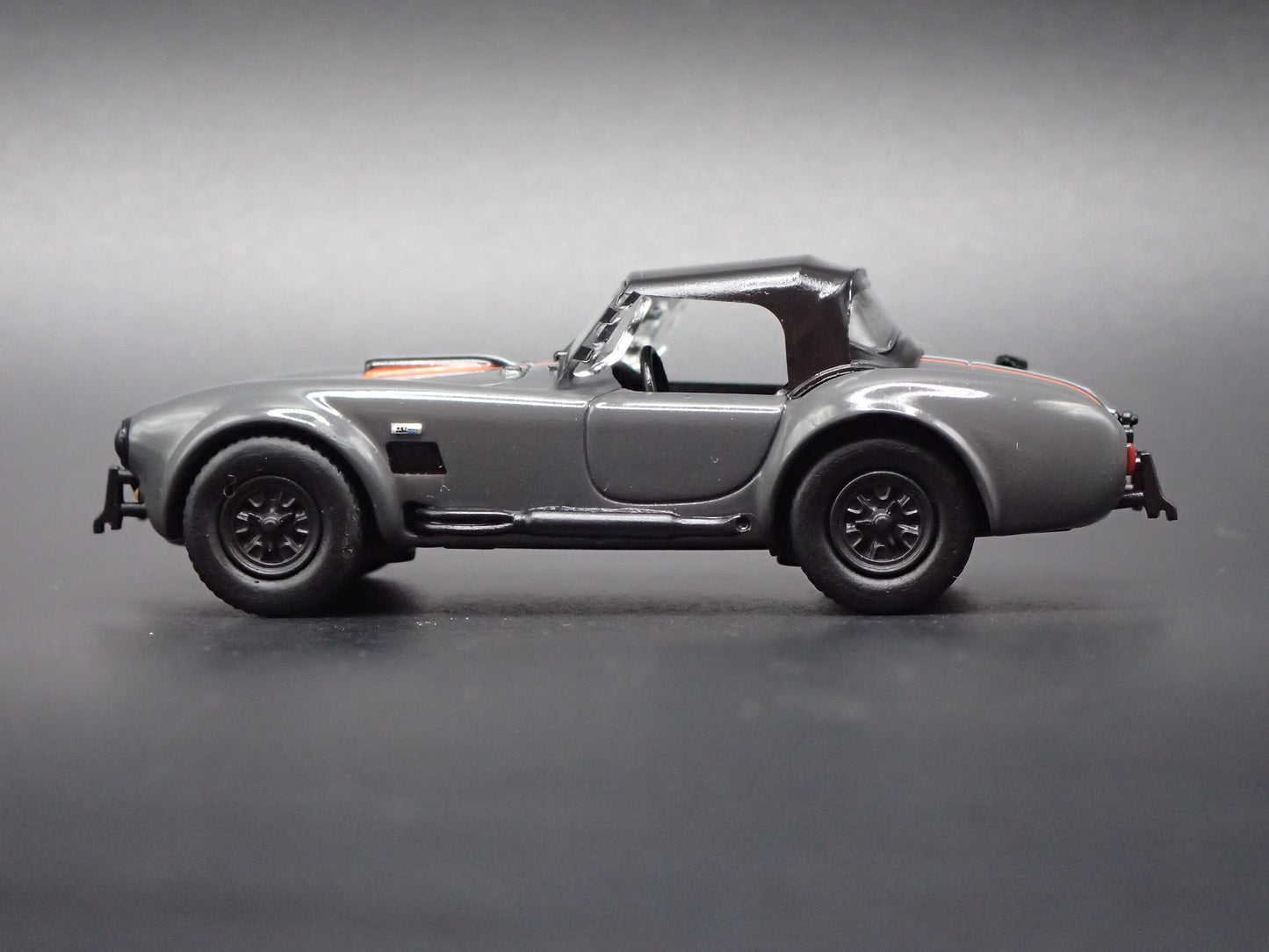 1965 65 SHELBY COBRA 427 S/C GRAY 1:64 SCALE COLLECTIBLE DIECAST MODEL CAR