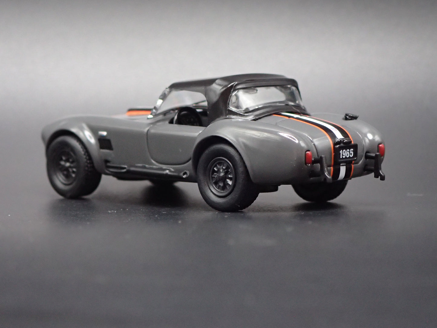 1965 65 SHELBY COBRA 427 S/C GRAY 1:64 SCALE COLLECTIBLE DIECAST MODEL CAR