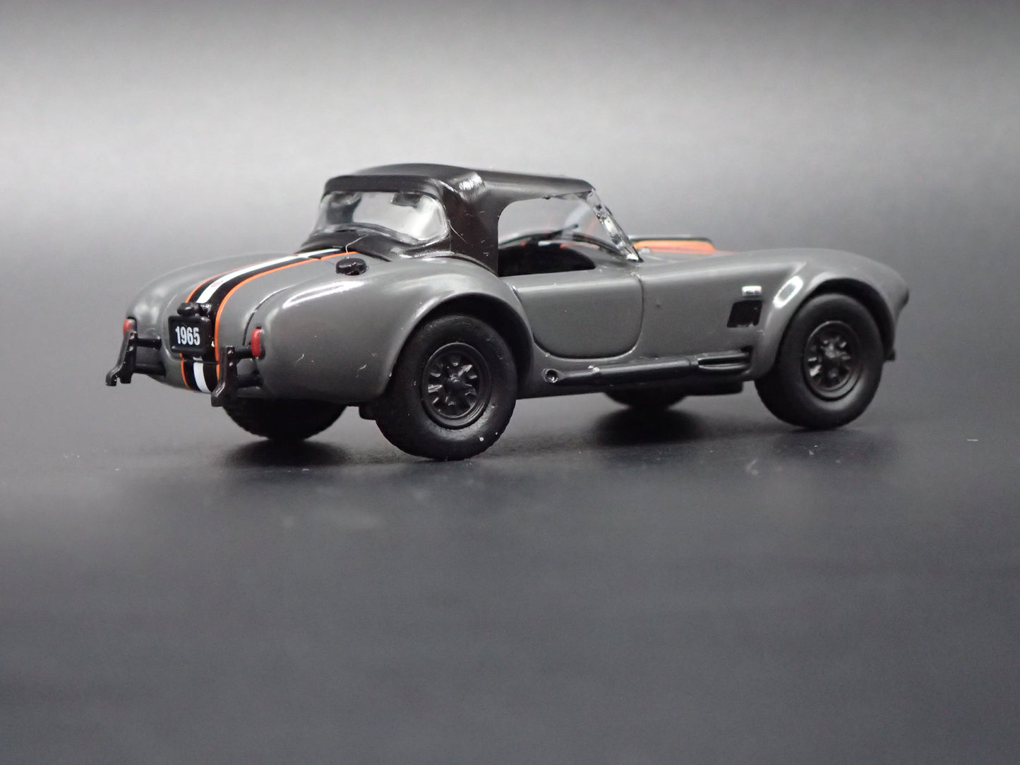 1965 65 SHELBY COBRA 427 S/C GRAY 1:64 SCALE COLLECTIBLE DIECAST MODEL CAR