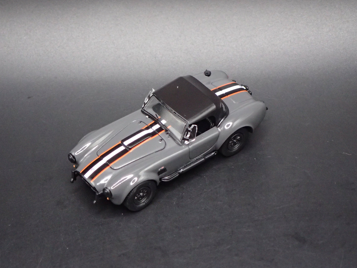 1965 65 SHELBY COBRA 427 S/C GRAY 1:64 SCALE COLLECTIBLE DIECAST MODEL CAR