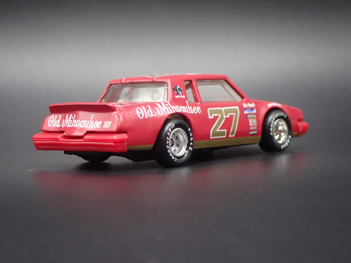 1985 85 PONTIAC GRAND PRIX 27 TIM RICHMOND OLD MILWAUKEE 1/64 SCALE DIECAST MODEL CAR