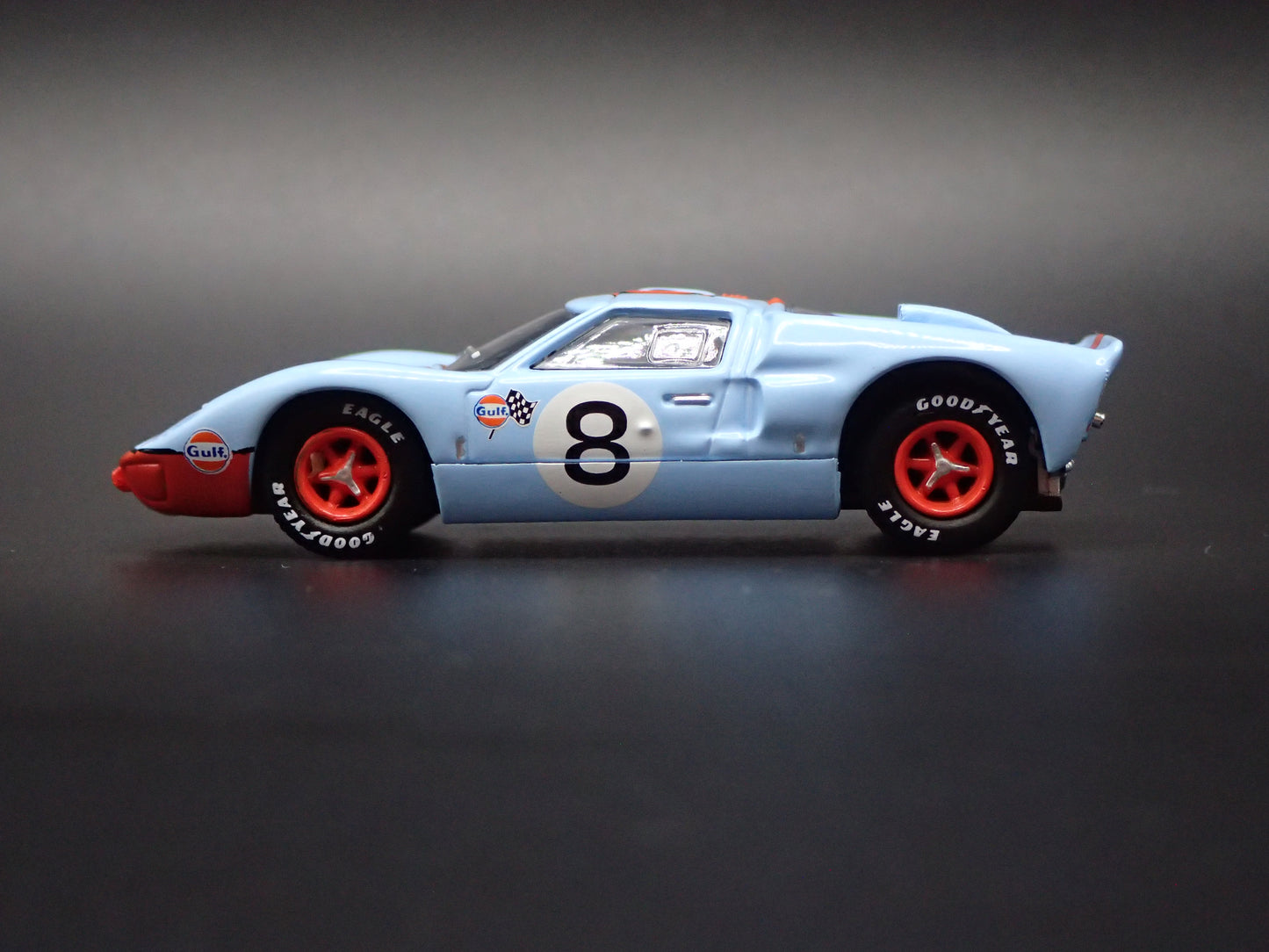 1966 66 FORD GT40 MK II RACE CAR GULF OIL 1:64 SCALE DIORAMA DIECAST MODEL CAR