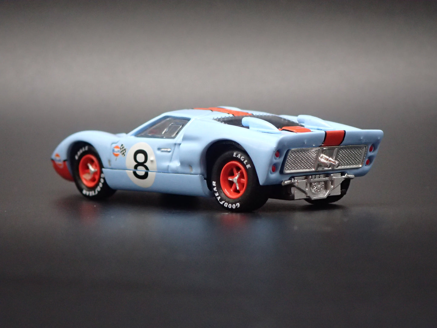 1966 66 FORD GT40 MK II RACE CAR GULF OIL 1:64 SCALE DIORAMA DIECAST MODEL CAR