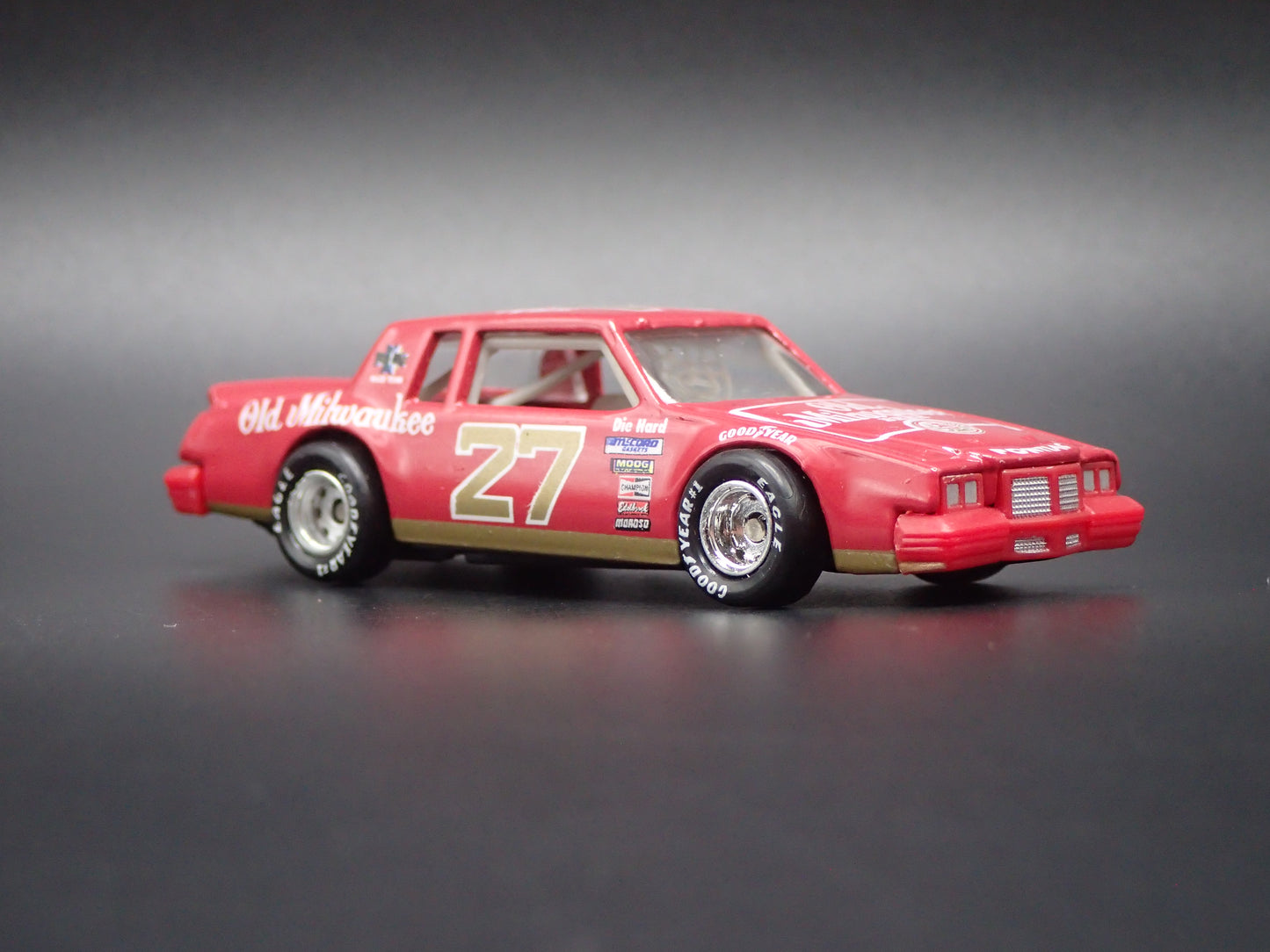 1985 85 PONTIAC GRAND PRIX 27 TIM RICHMOND OLD MILWAUKEE 1/64 SCALE DIECAST MODEL CAR
