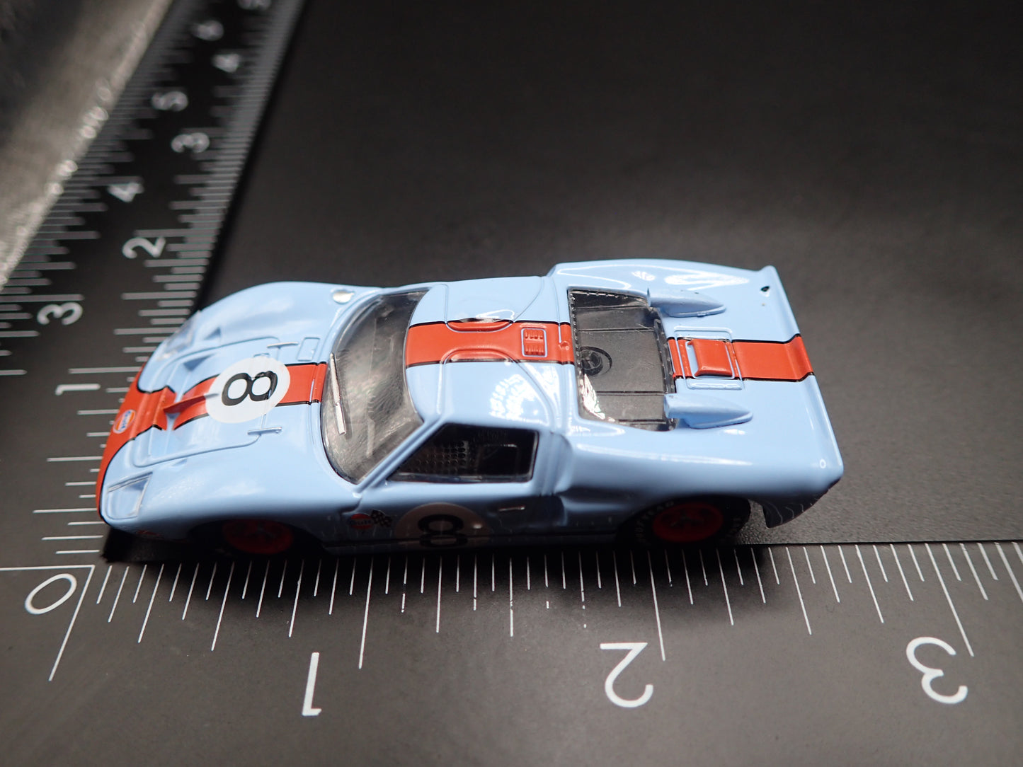 1966 66 FORD GT40 MK II RACE CAR GULF OIL 1:64 SCALE DIORAMA DIECAST MODEL CAR