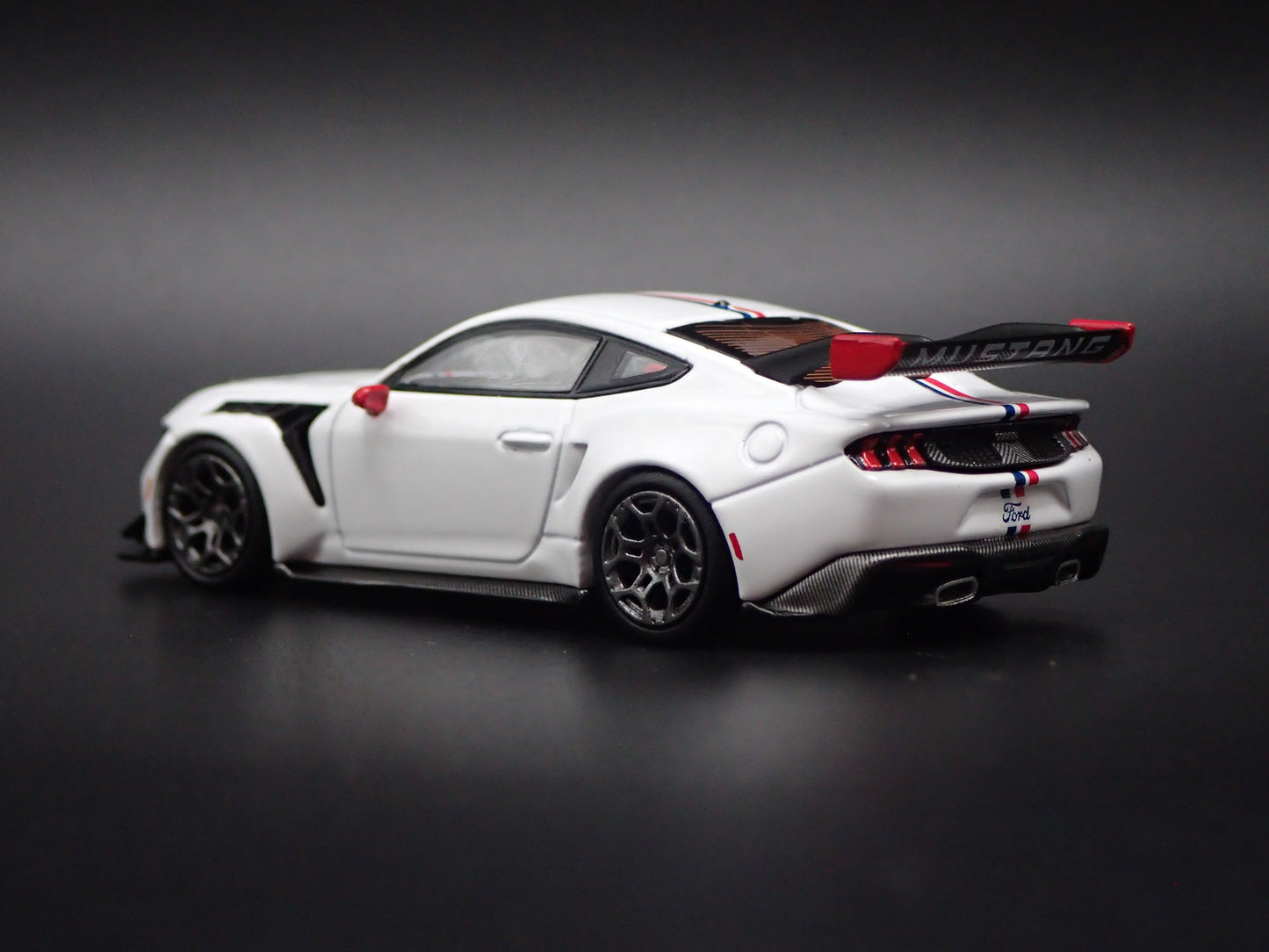2025-2028 FORD MUSTANG GTD WHITE 1:64 SCALE COLLECTIBLE DIECAST MODEL CAR