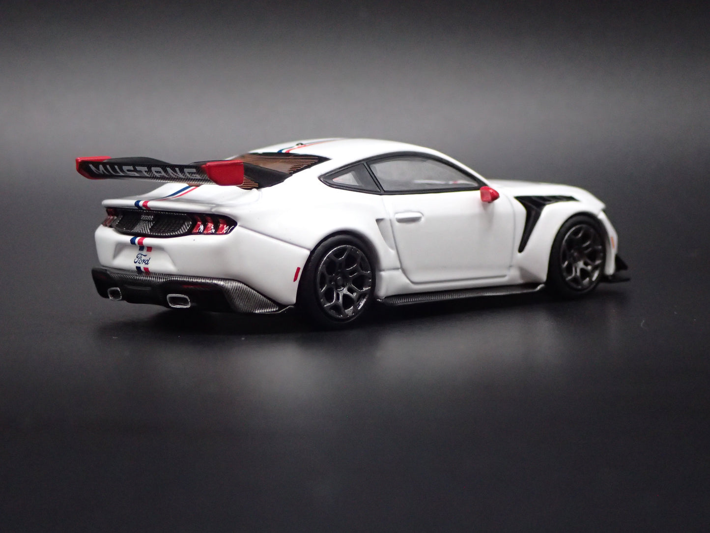 2025-2028 FORD MUSTANG GTD WHITE 1:64 SCALE COLLECTIBLE DIECAST MODEL CAR