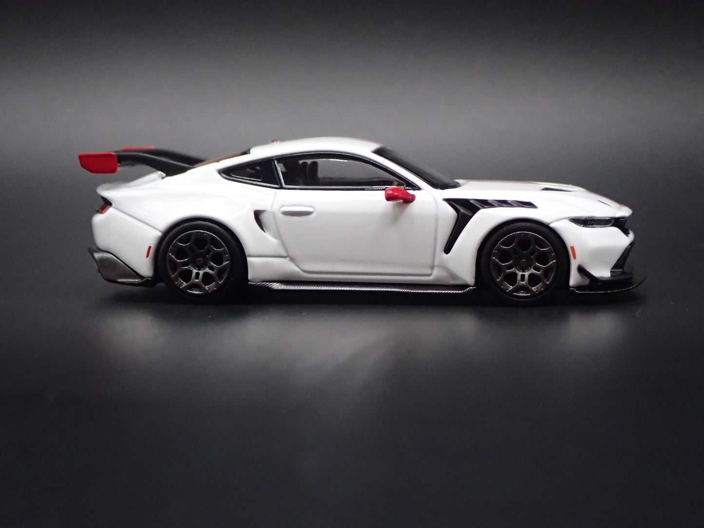 2025-2028 FORD MUSTANG GTD WHITE 1:64 SCALE COLLECTIBLE DIECAST MODEL CAR