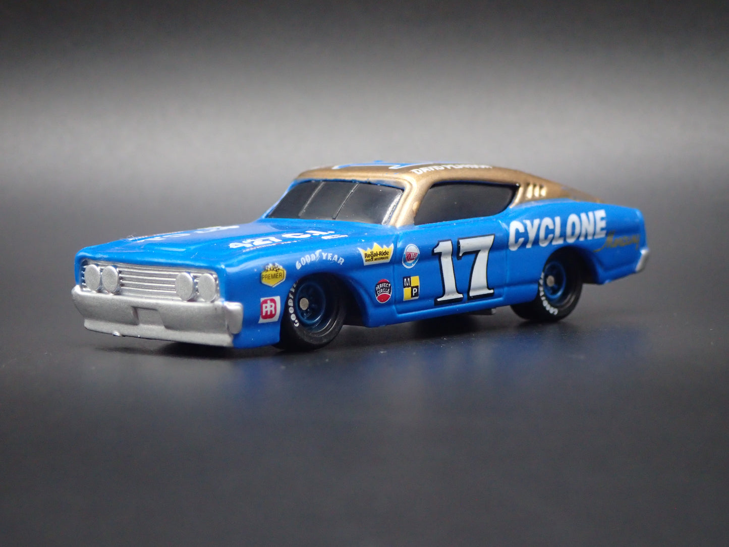 1969 69 MERCURY CYCLONE 17 DAVID PEARSON NASCAR 1:64 SCALE DIECAST MODEL CAR